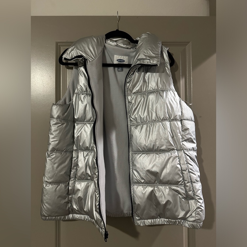 Old Navy Silver Puffer vest X-Large